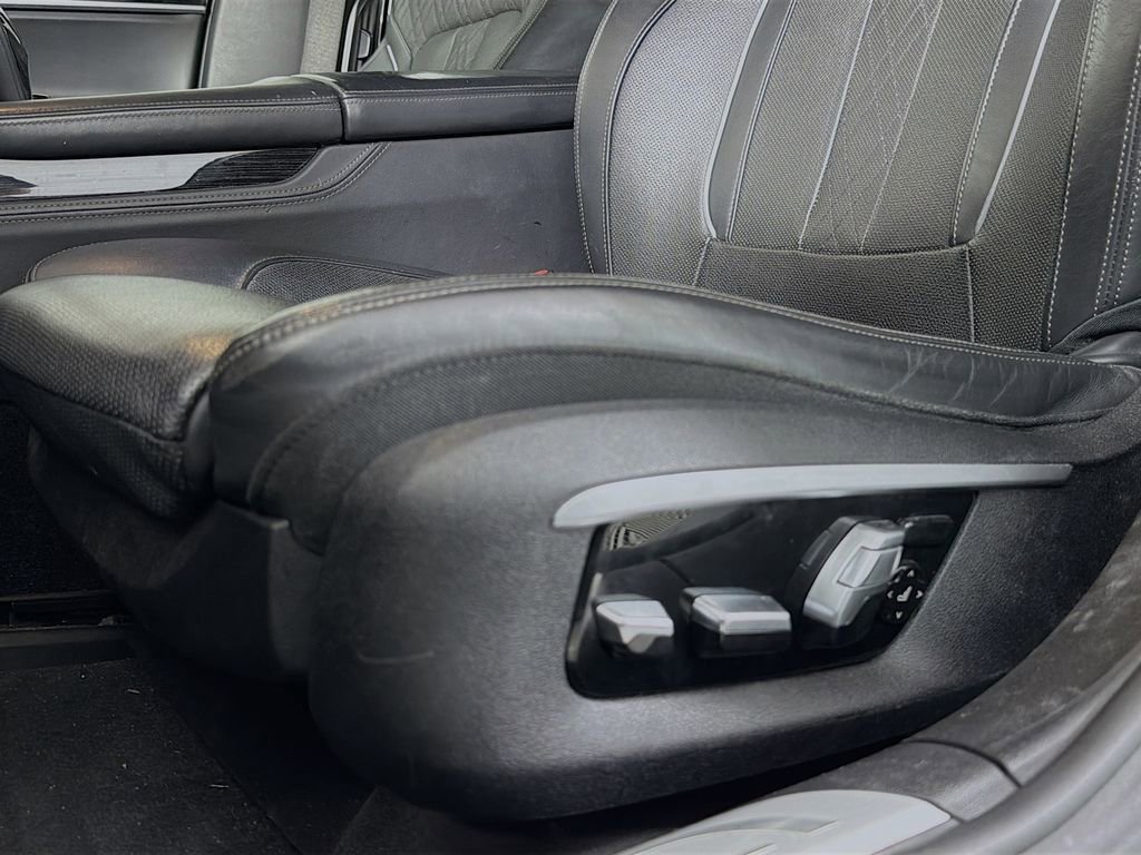 Used 2017 BMW 750i xDrive image 23