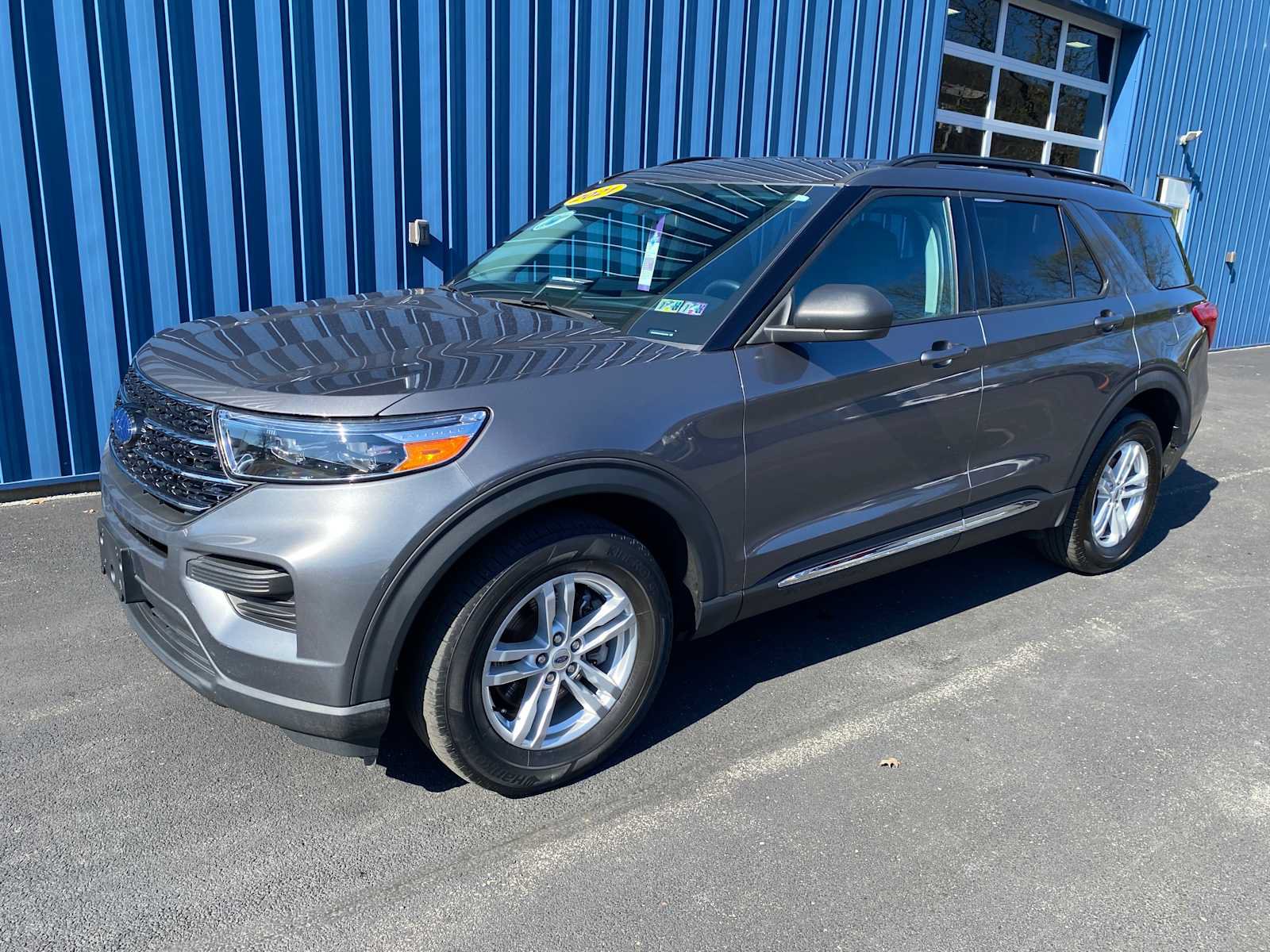 Used 2021 Ford Explorer XLT AWD/4WD image 2