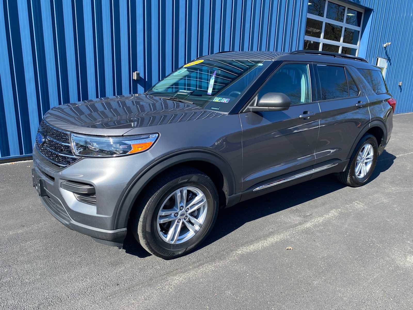 Used 2021 Ford Explorer XLT AWD/4WD image 2