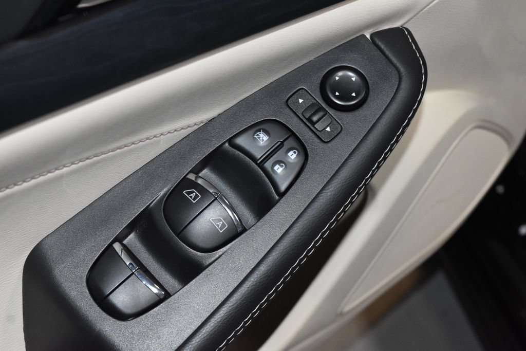 Used 2023 Nissan Maxima Platinum w/ Sport Mat Group FWD image 6