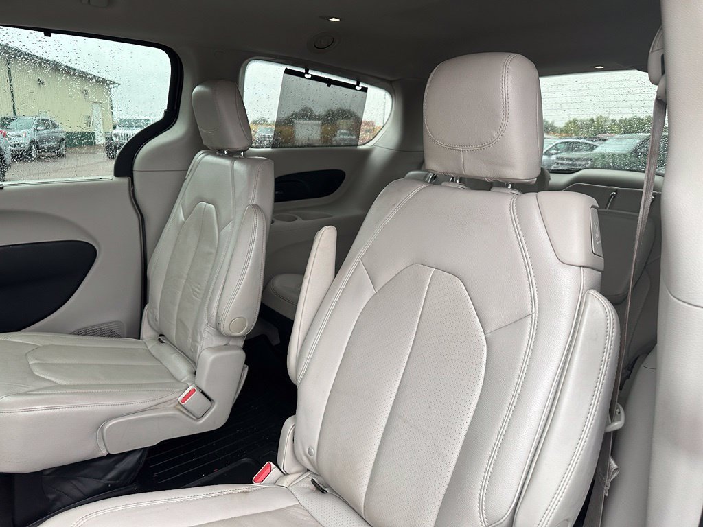Used 2018 Chrysler Pacifica Touring-L Plus FWD image 22