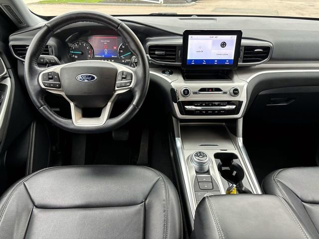 Used 2020 Ford Explorer XLT w/ Equipment Group 202A AWD/4WD image 14