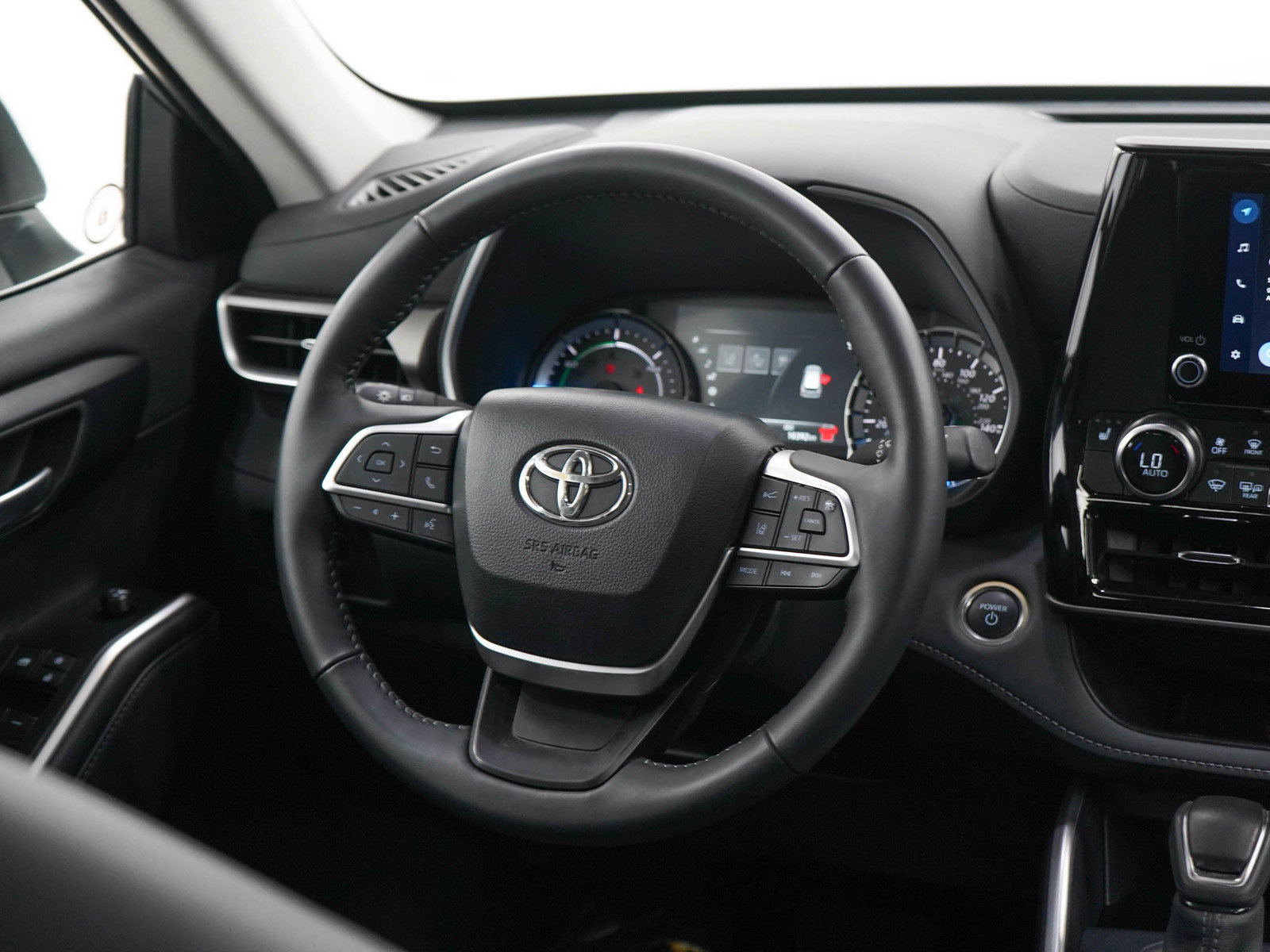 Used 2025 Toyota Highlander XLE AWD/4WD image 15