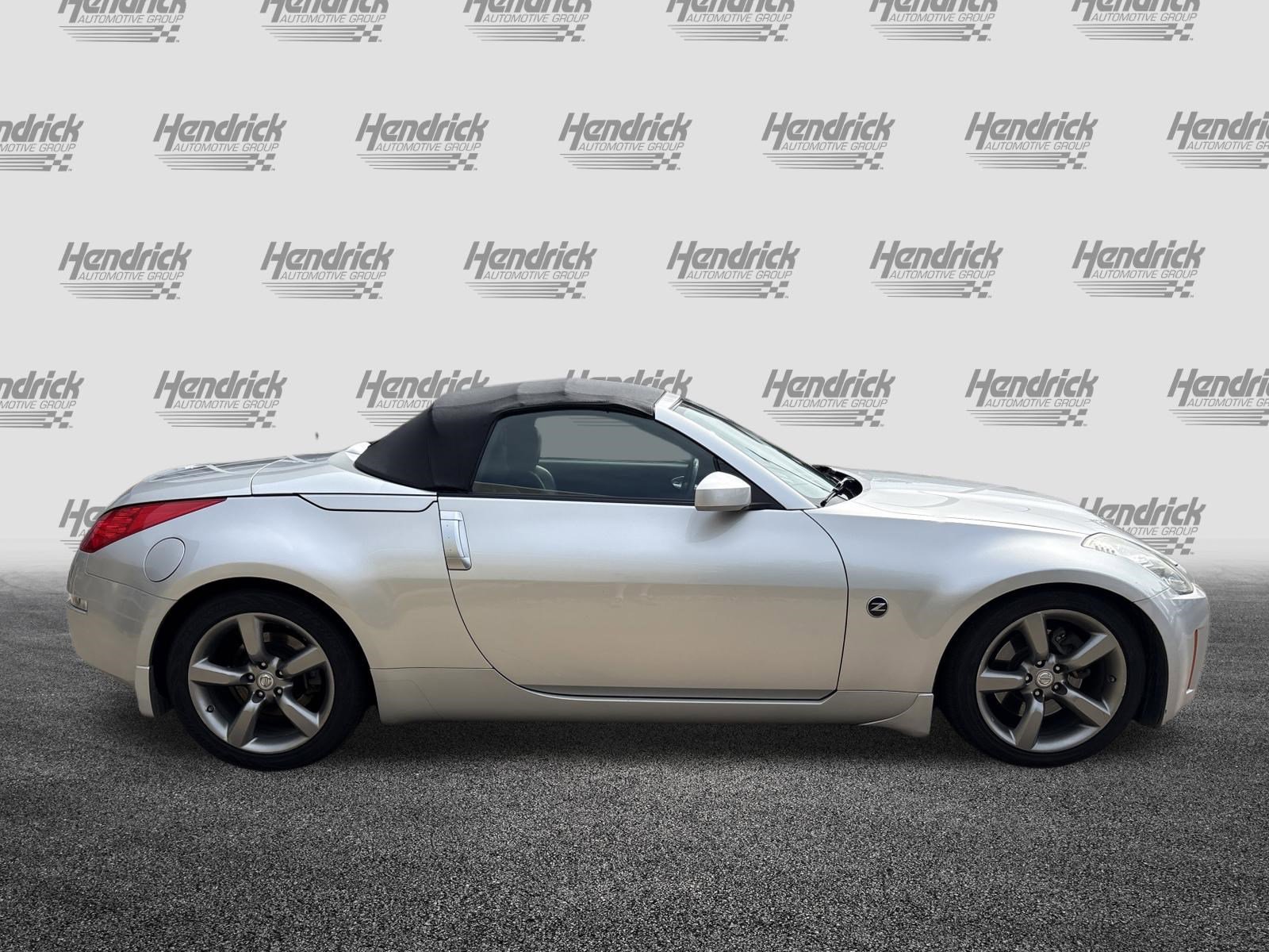 Used 2008 Nissan 350Z Touring RWD image 11