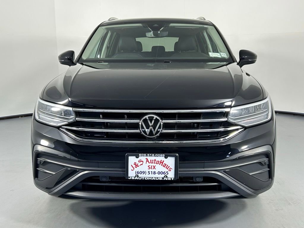 Used 2023 Volkswagen Tiguan SE w/ Panoramic Sunroof Package AWD/4WD image 2