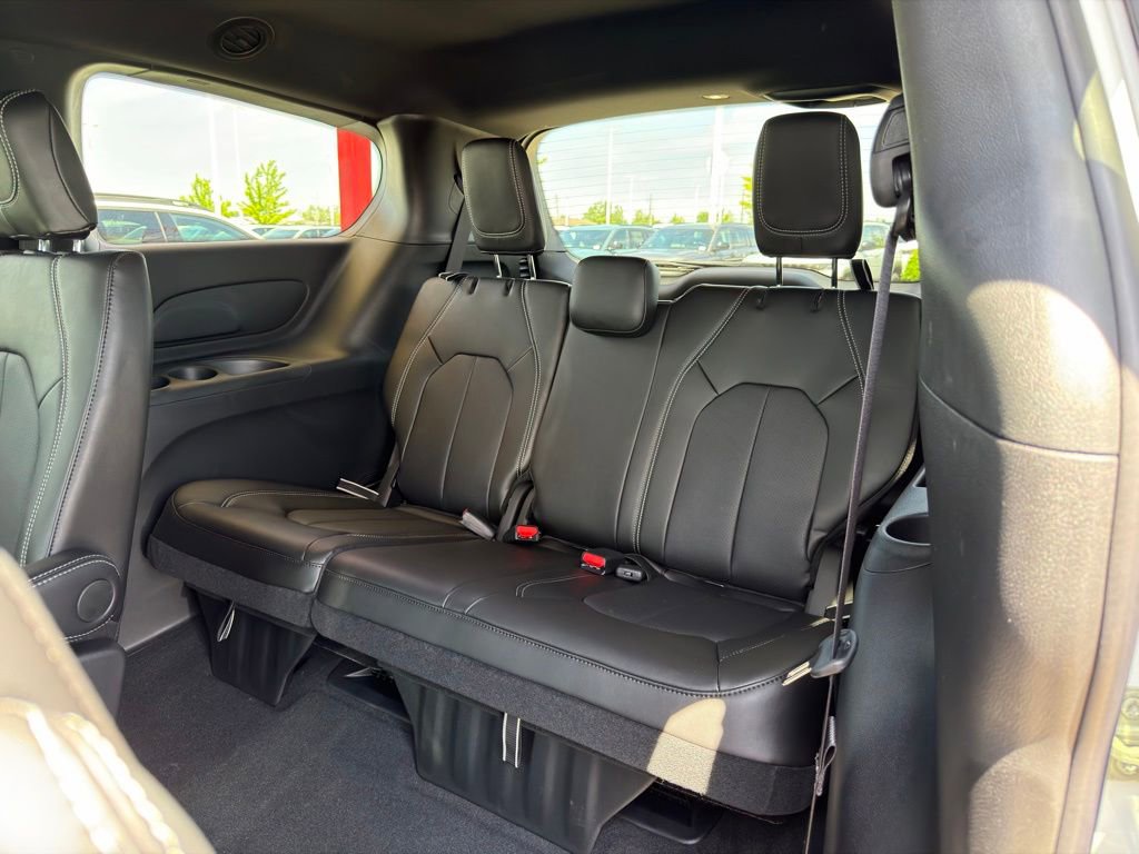 New 2027 Chrysler Pacifica Select FWD image 35