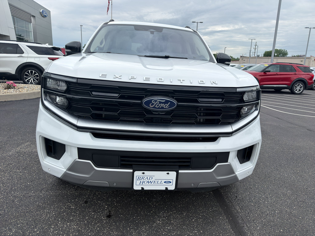Used 2025 Ford Expedition Platinum AWD/4WD image 3