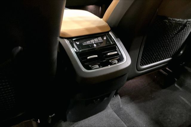 Certified 2024 Volvo XC90 B6 Ultimate w/ Protection Package Premier image 37