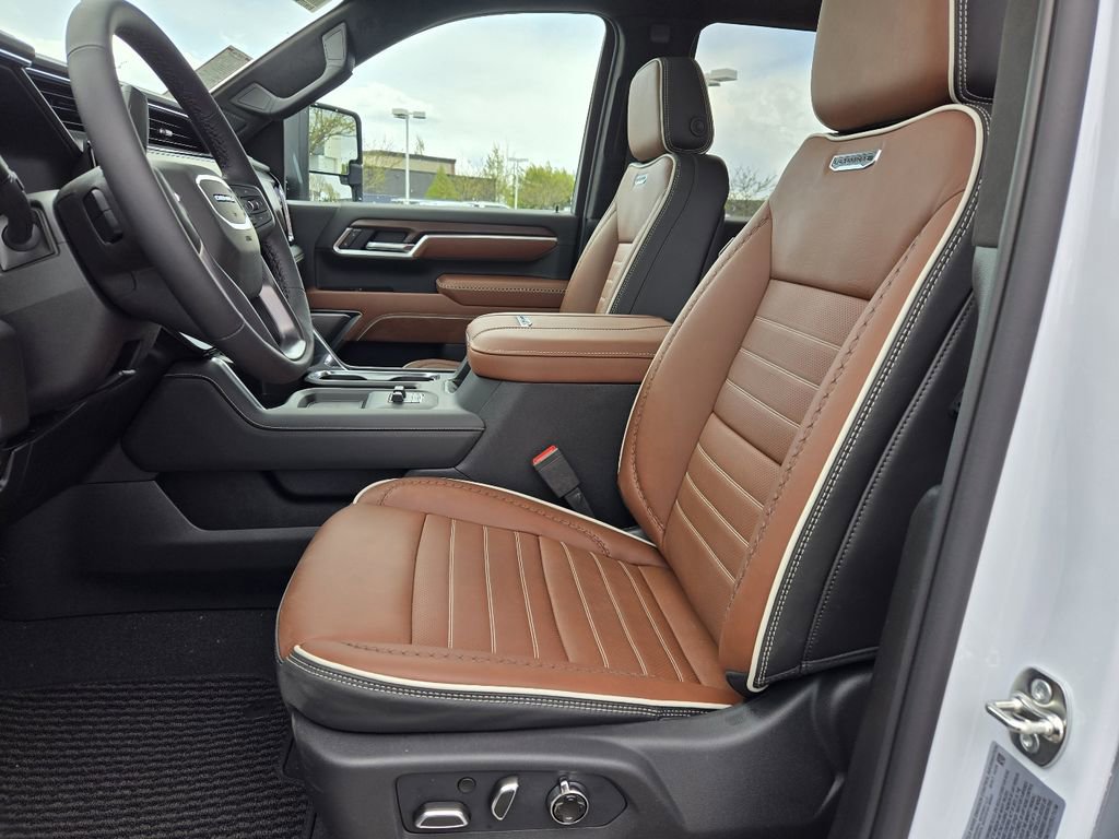 New 2026 GMC Sierra 3500 Denali Ultimate w/ LPO, Black Badging Package AWD/4WD image 4