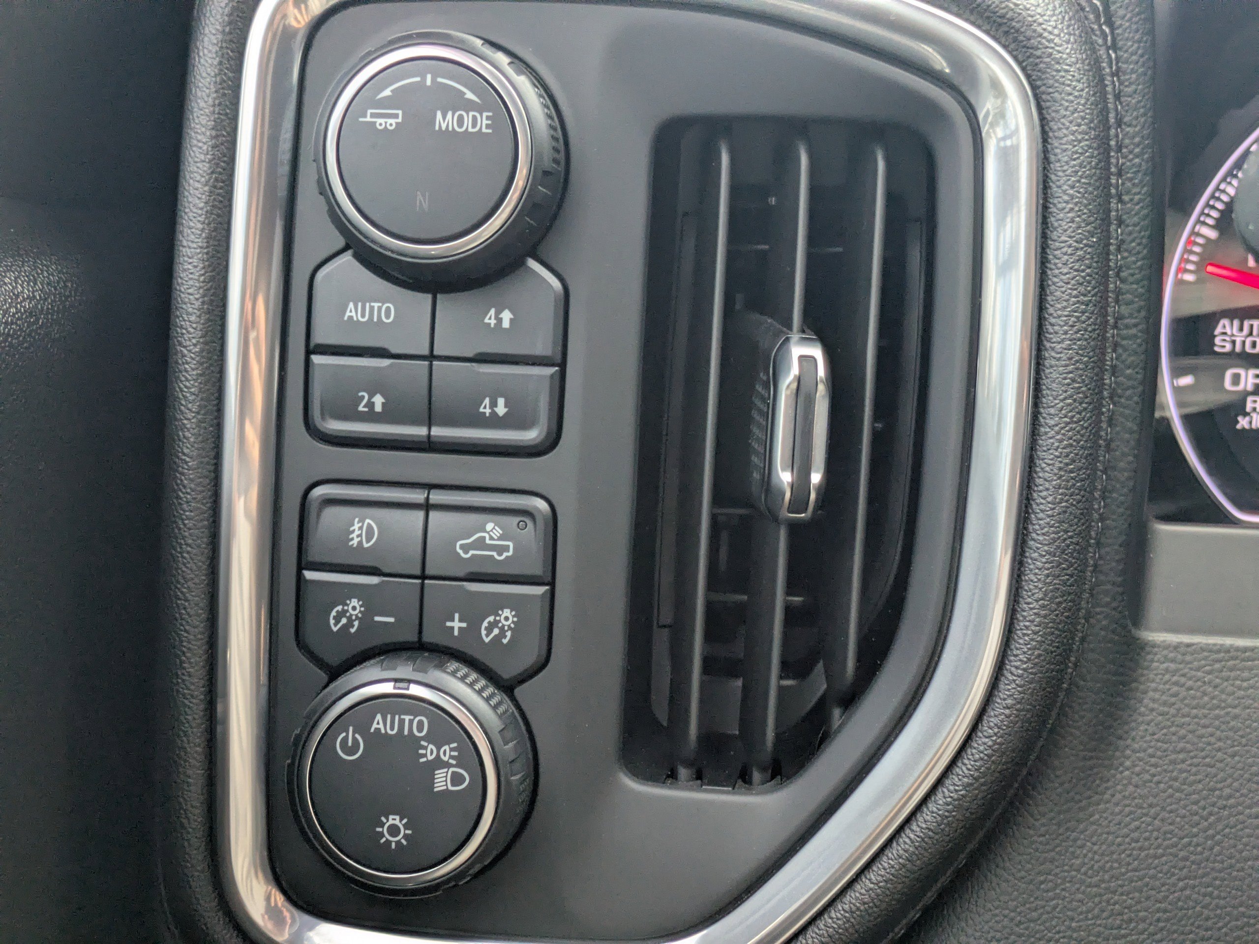 Used 2021 Chevrolet Silverado 1500 LT Trail Boss image 27