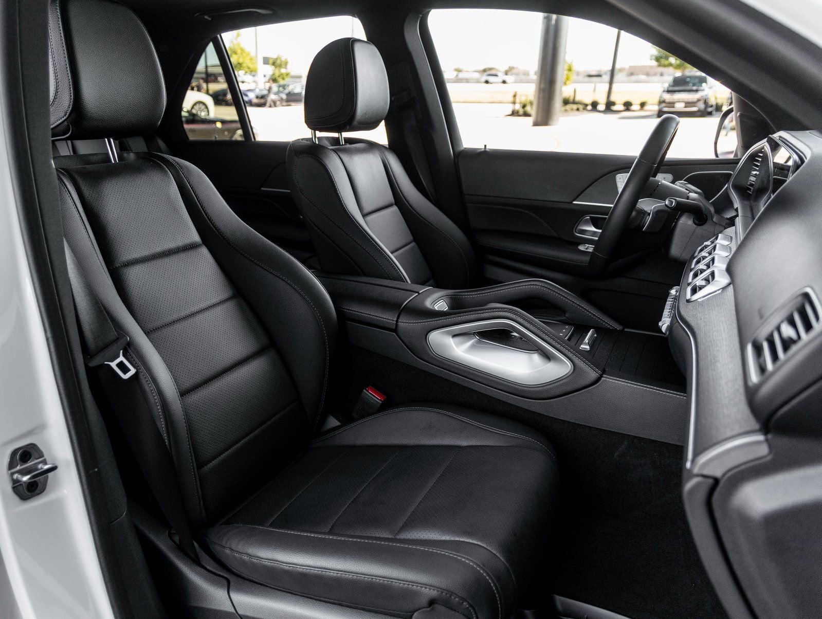 Used 2024 Mercedes-Benz GLE 450 4MATIC w/ AMG Line Exterior image 44