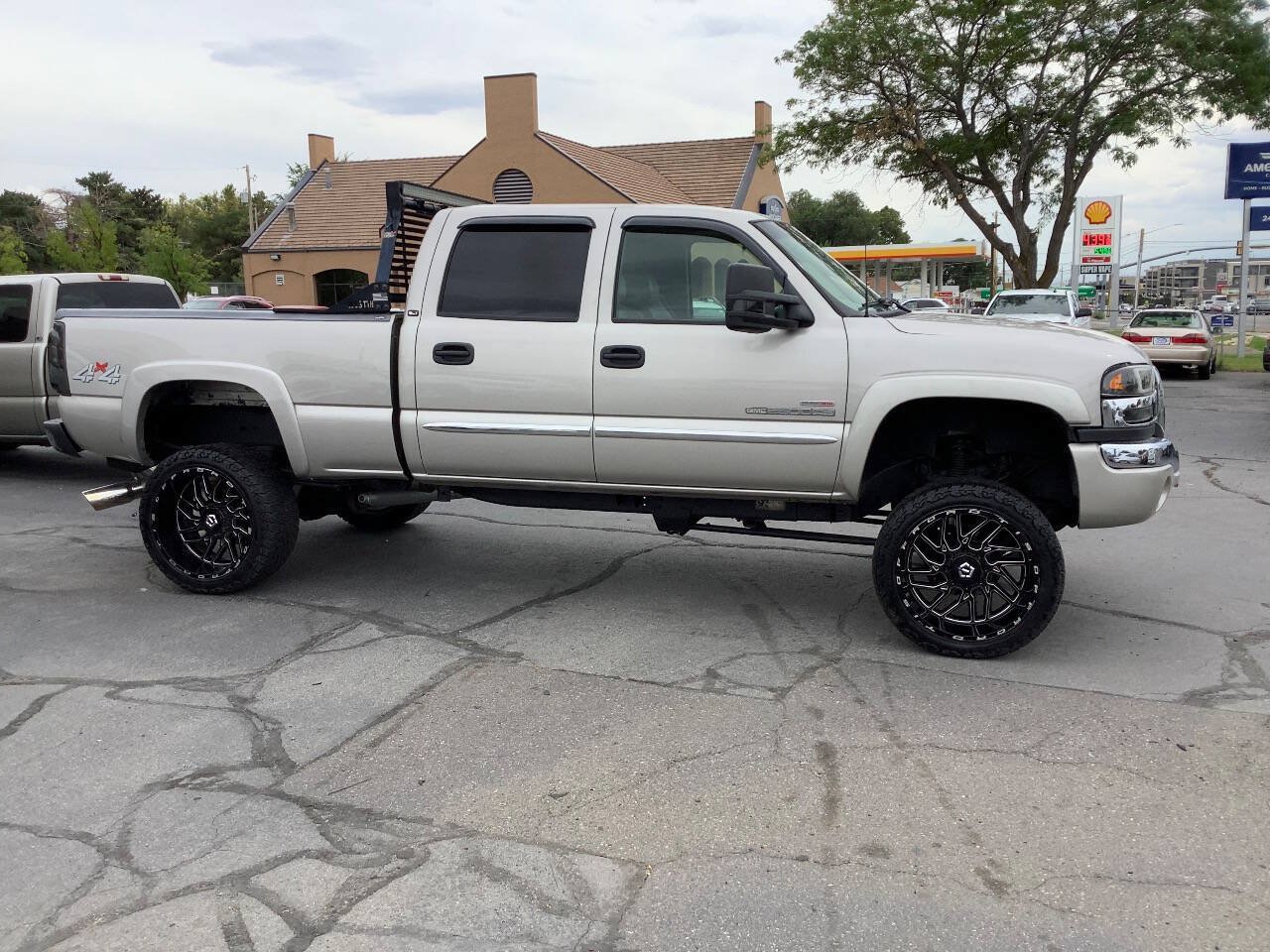 Used 2006 GMC Sierra 2500 SLE w/ Onstar Plus Package AWD/4WD image 11