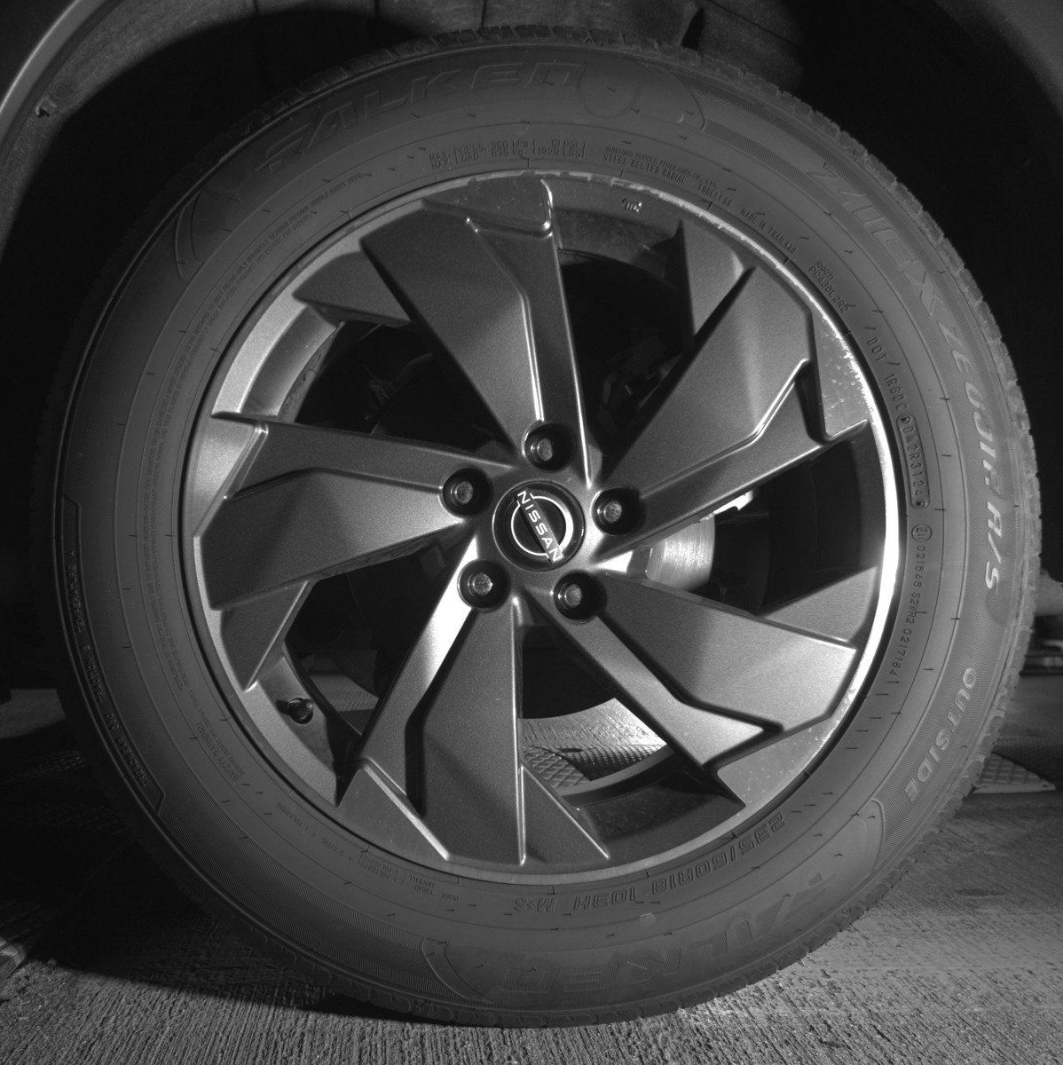 Used 2025 Nissan Rogue SV FWD image 14