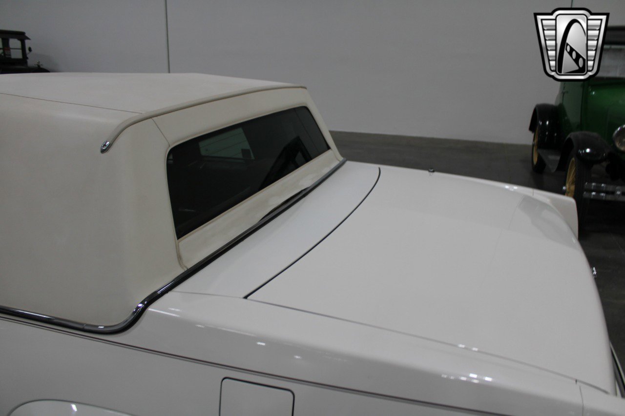 Used 1992 Cadillac De Ville Coupe image 11