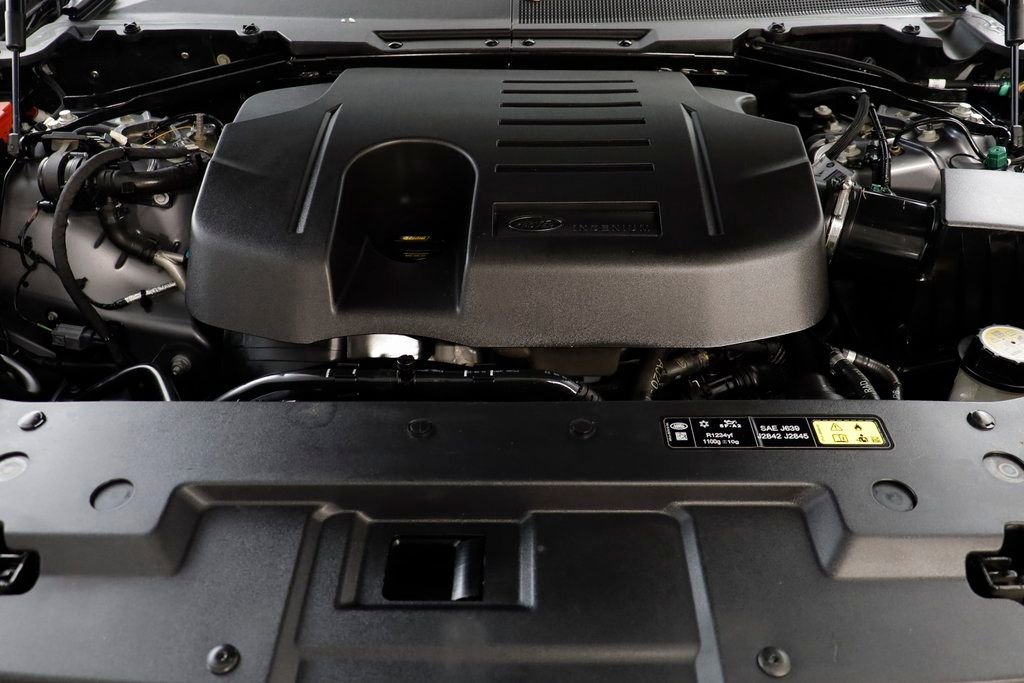 Used 2023 Land Rover Defender 130 SE image 25