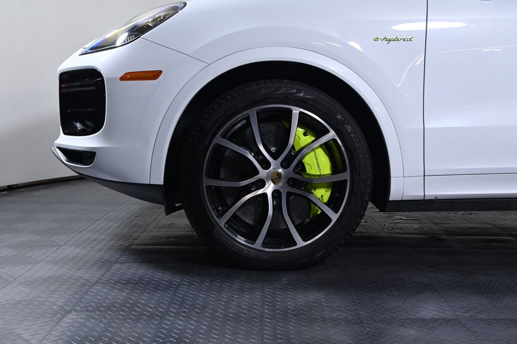 Certified 2023 Porsche Cayenne Turbo S AWD/4WD image 30