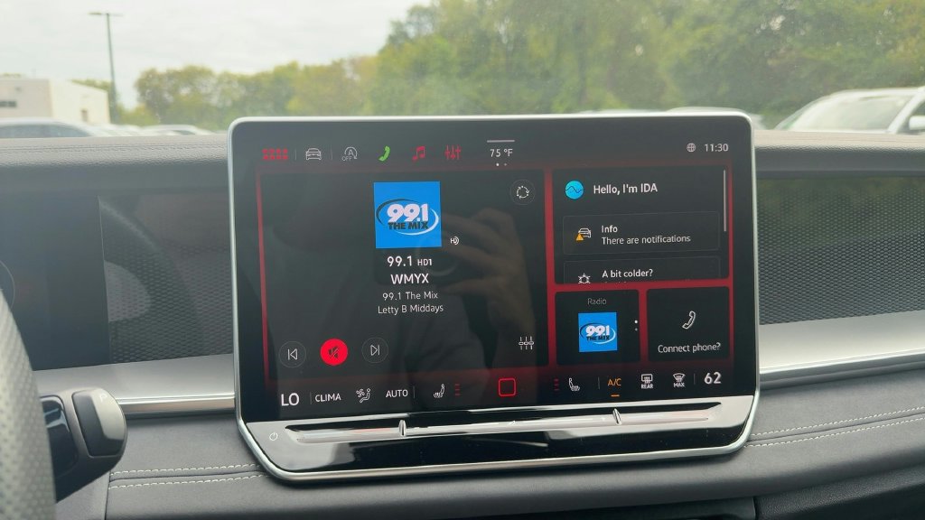 Certified 2026 Volkswagen Tiguan SE R-Line FWD image 9