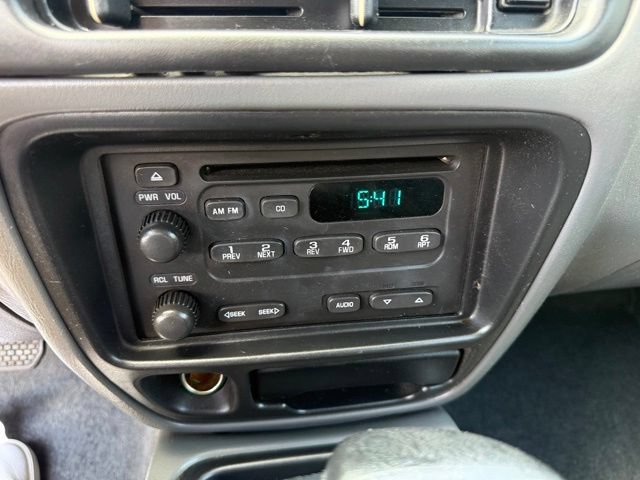 Used 2002 Chevrolet Tracker LT RWD image 25