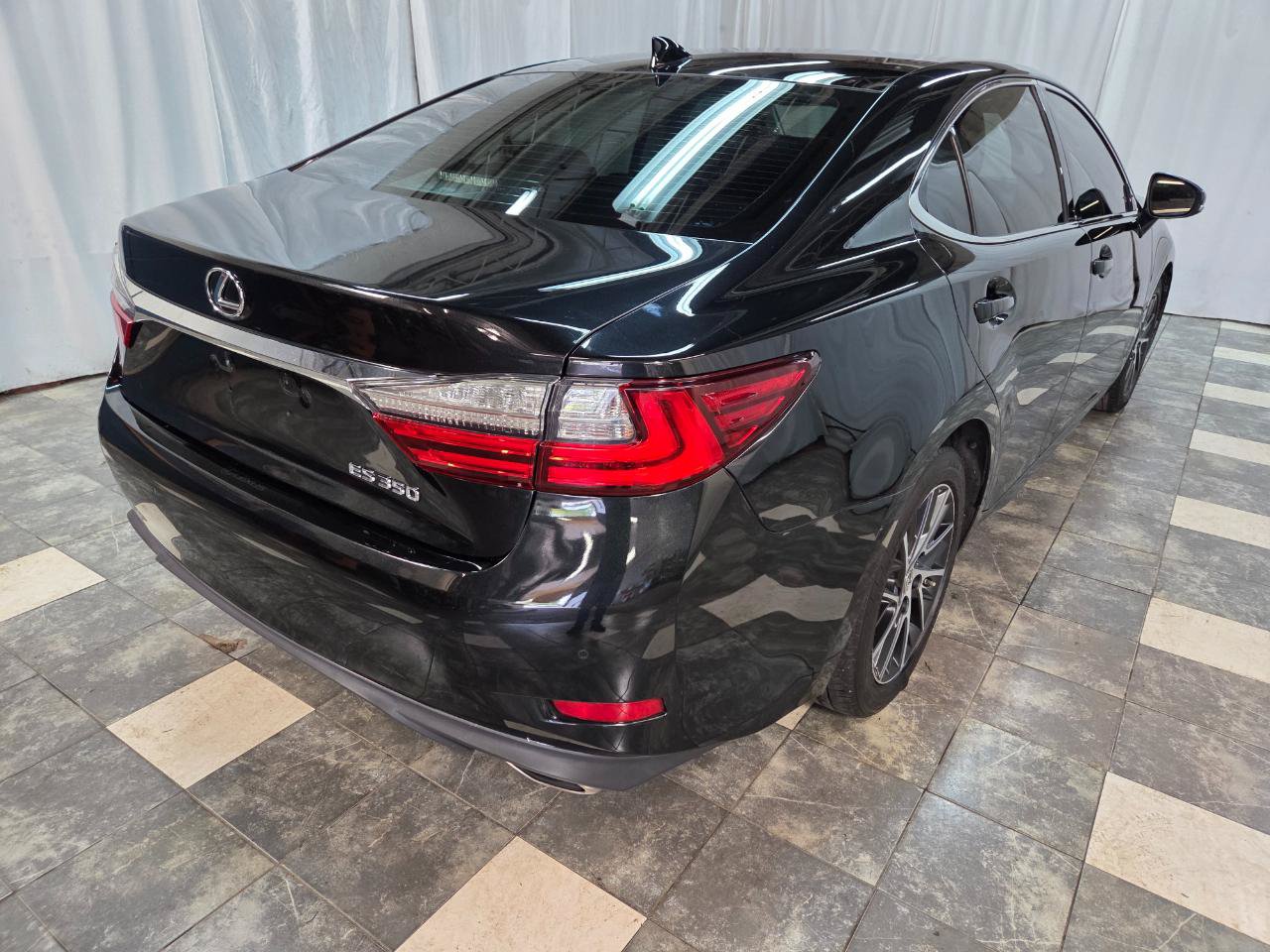 Used 2018 Lexus ES 350 w/ Luxury Package w/Wood Trim FWD image 5