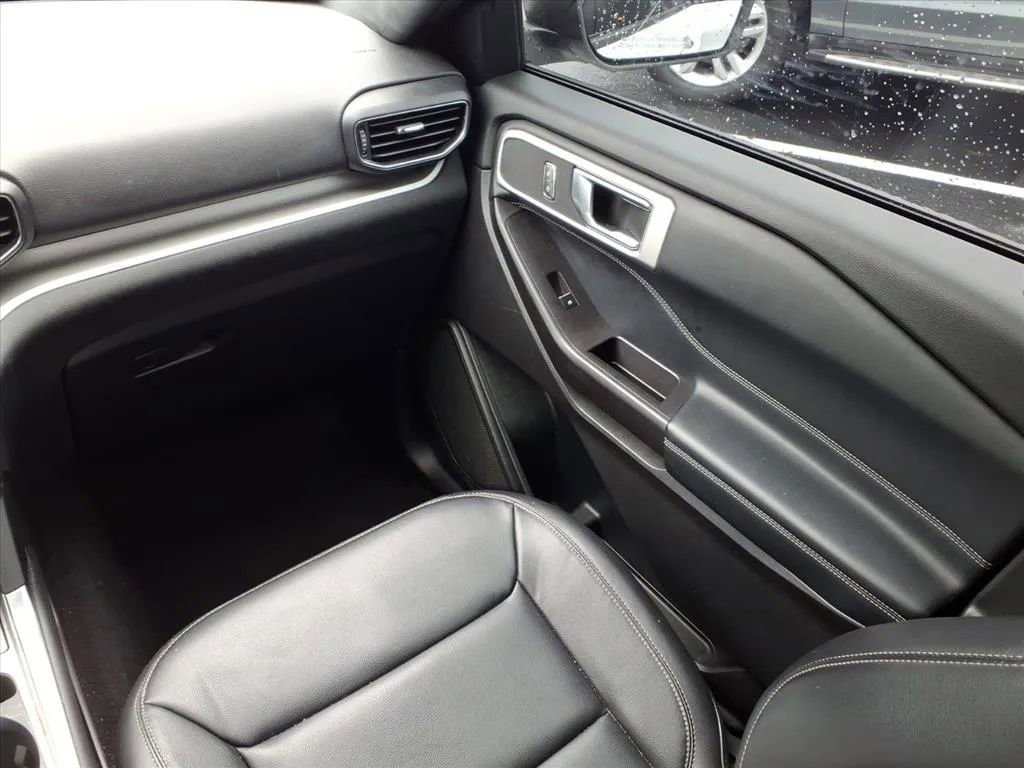 Used 2020 Ford Explorer XLT w/ Equipment Group 202A image 19