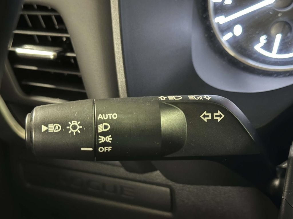 Used 2023 Nissan Rogue S AWD/4WD image 31