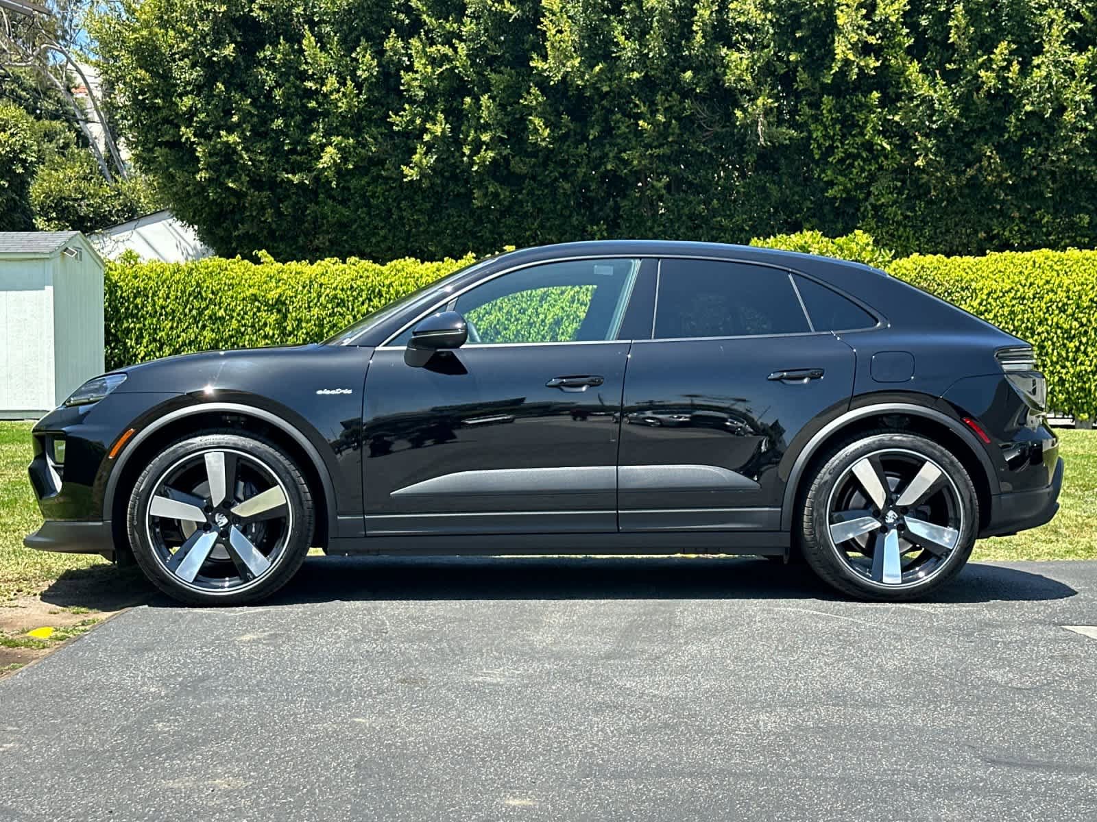 New 2026 Porsche Macan Electric RWD image 2