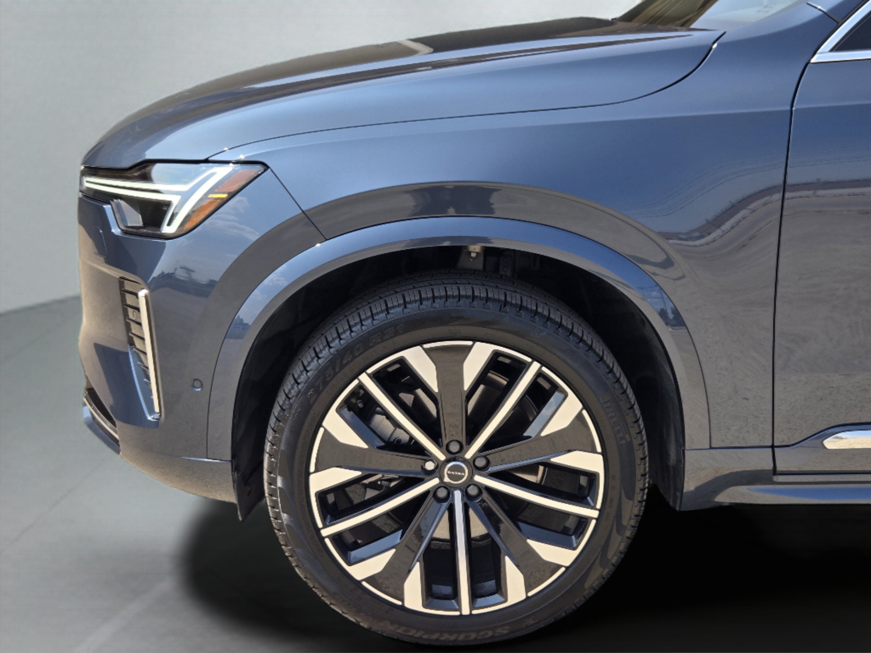 Certified 2026 Volvo XC90 B6 Plus w/ Protection Package Premier AWD/4WD image 38