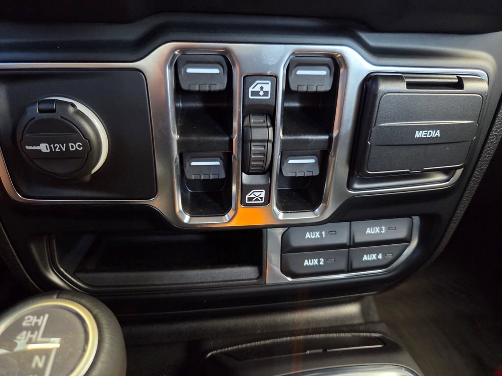 Used 2024 Jeep Wrangler Unlimited Sahara w/ Technology Group AWD/4WD image 47