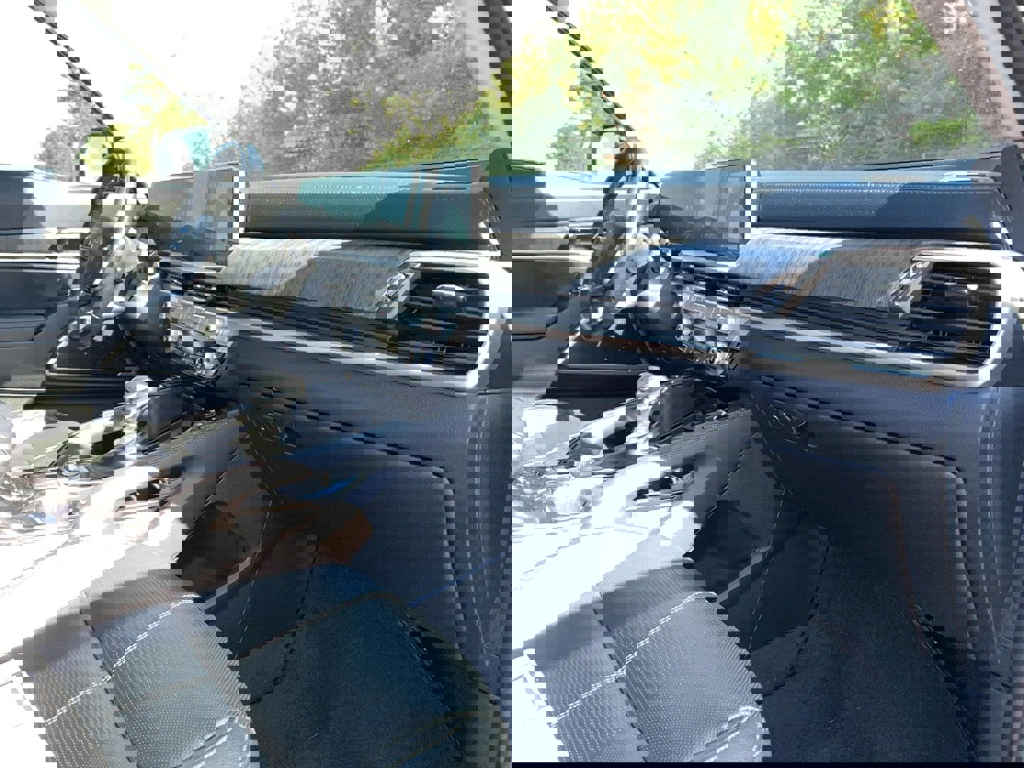 Used 2023 Kia Telluride EX w/ EX Captain's Chair Package image 22