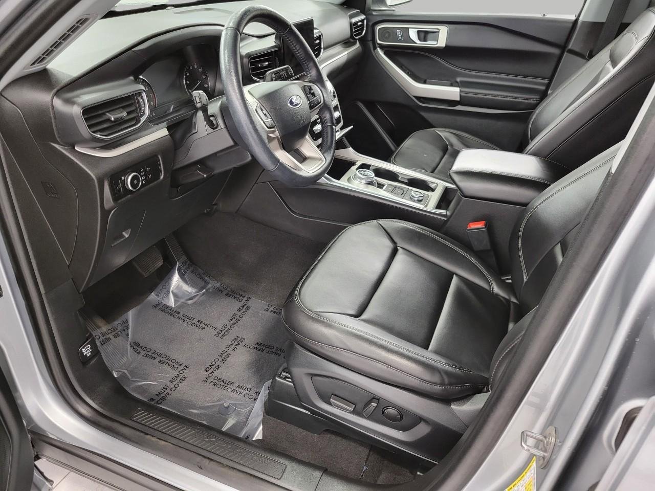 Used 2023 Ford Explorer XLT w/ Equipment Group 202A image 9