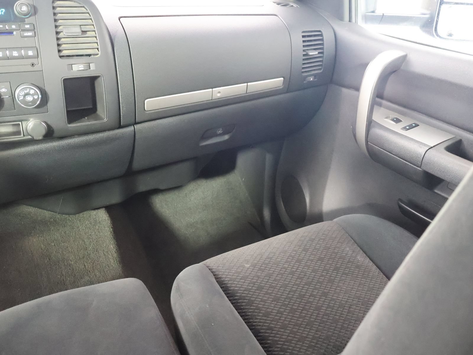 Used 2007 Chevrolet Silverado 2500 LT AWD/4WD image 30