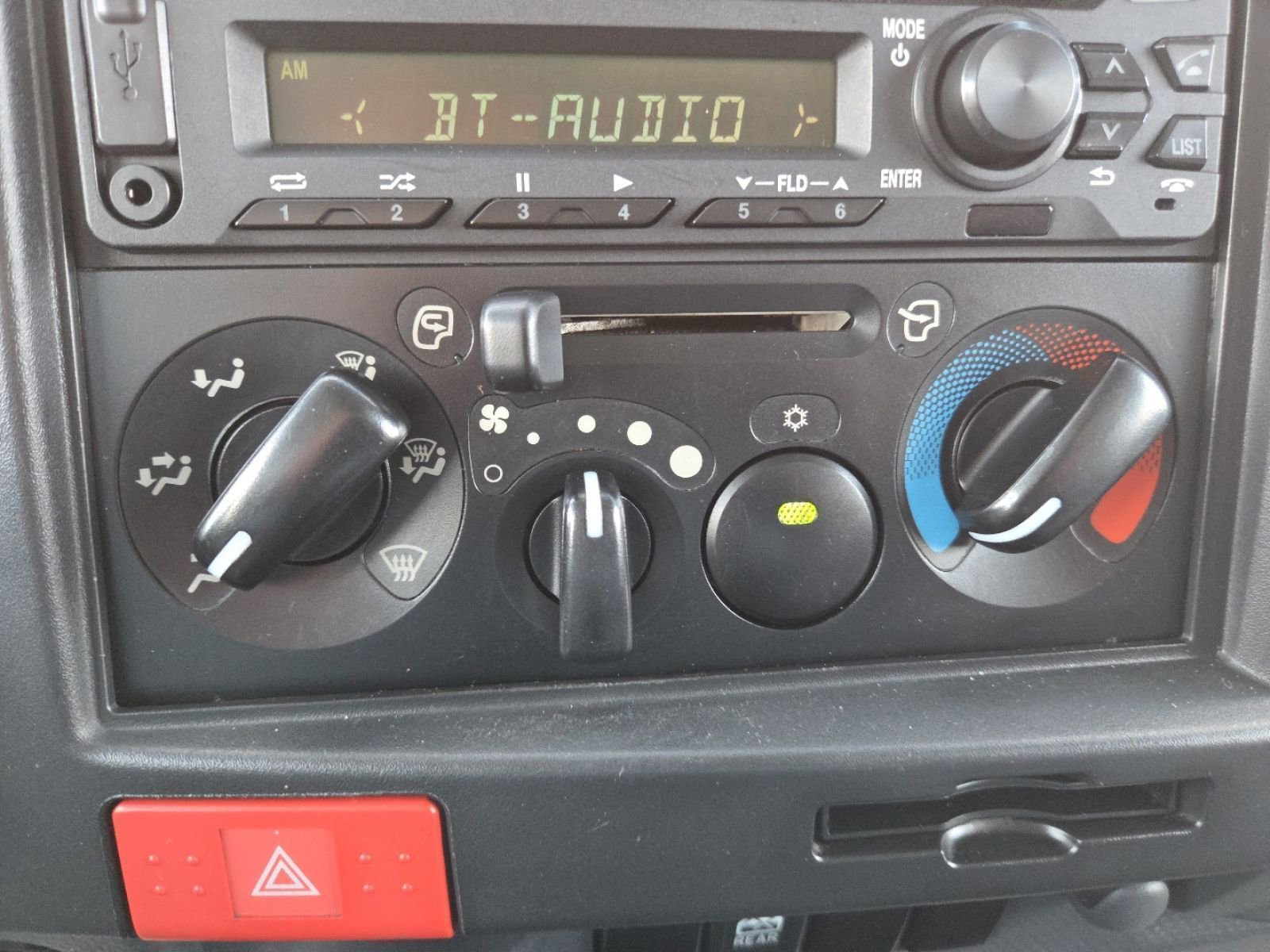 Used 2023 Isuzu NPR image 27