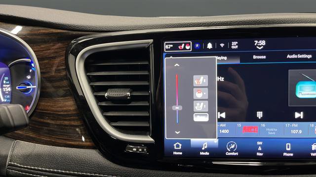 Used 2023 Chrysler Pacifica Limited w/ Uconnect Theater Family Group FWD image 38
