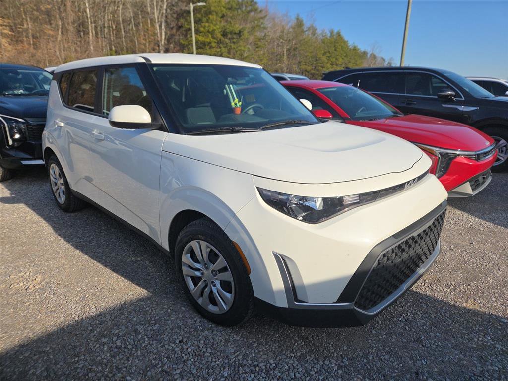 Used 2023 Kia Soul LX image 3