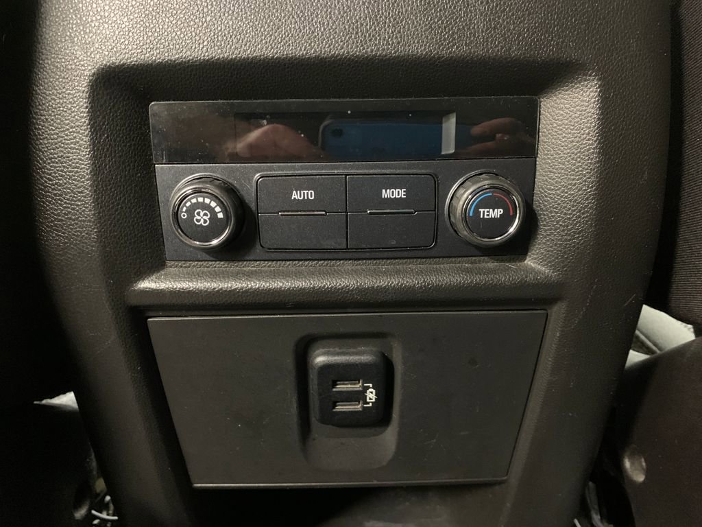 Used 2018 Chevrolet Traverse LT FWD image 19