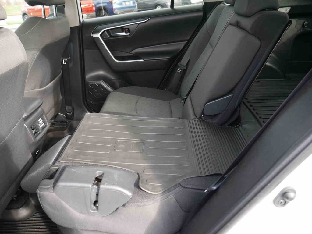 Used 2021 Toyota RAV4 XLE image 15