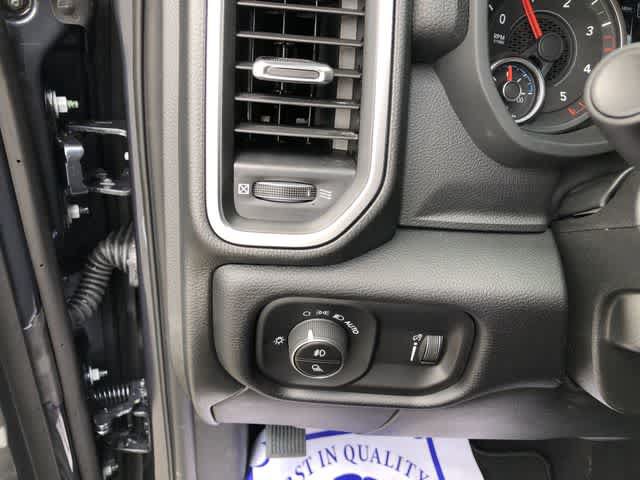 New 2026 RAM 3500 Big Horn AWD/4WD image 32