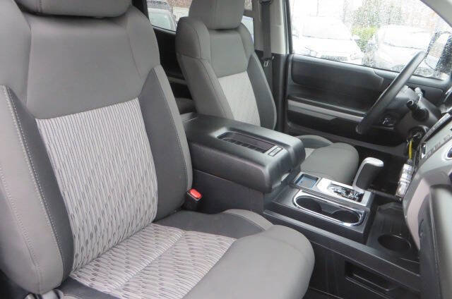 Used 2017 Toyota Tundra SR5 w/ SR5 Upgrade Package image 25
