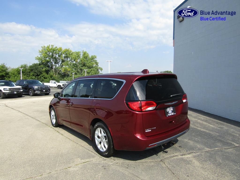 Used 2017 Chrysler Pacifica Touring Plus w/ Tire & Wheel Group FWD image 4