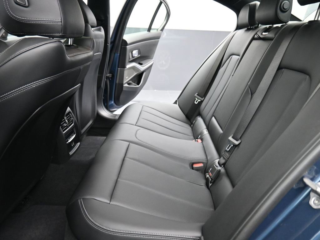 Used 2025 BMW 330i xDrive Sedan image 16