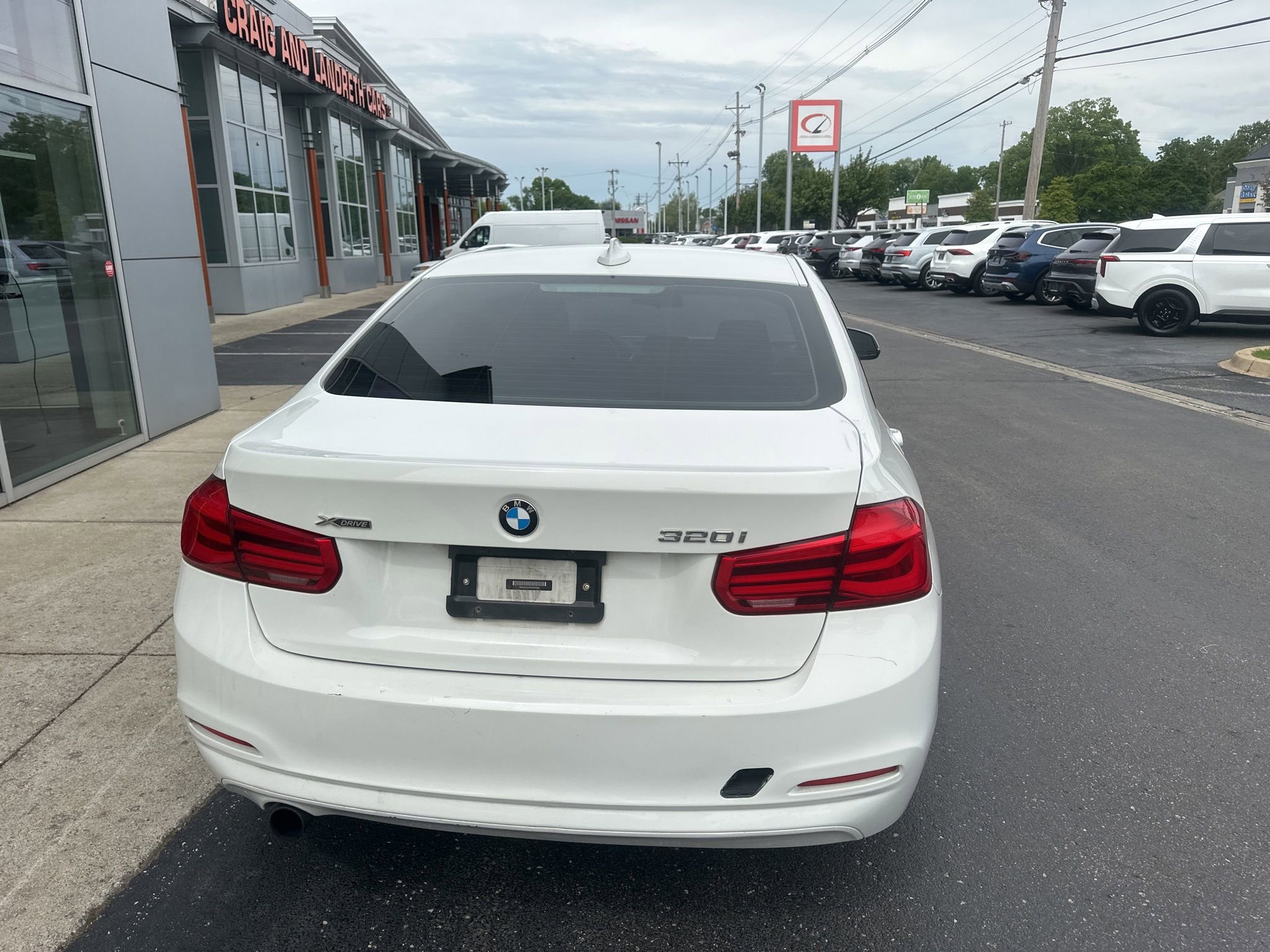 Used 2016 BMW 320i xDrive Sedan AWD/4WD image 4