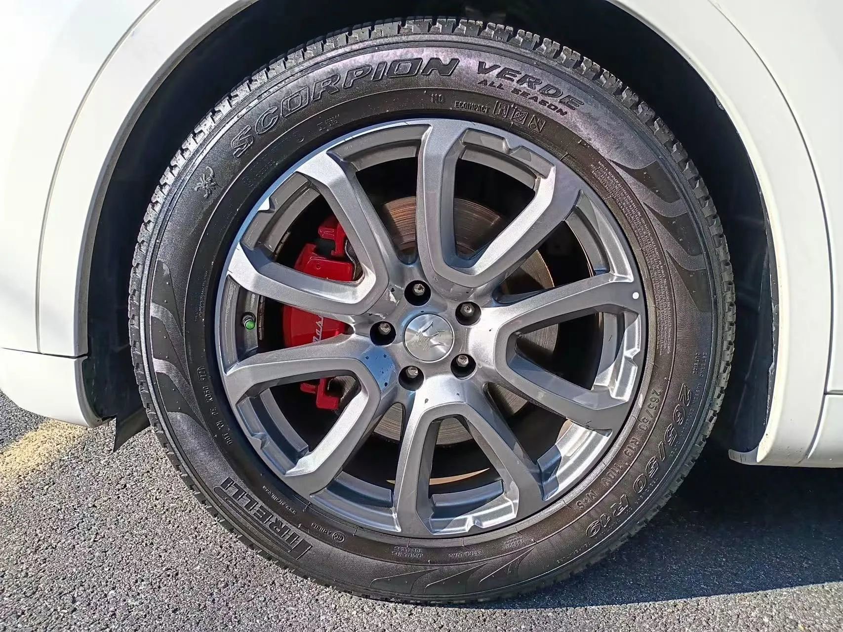 Used 2018 Maserati Levante GranLusso AWD/4WD image 26