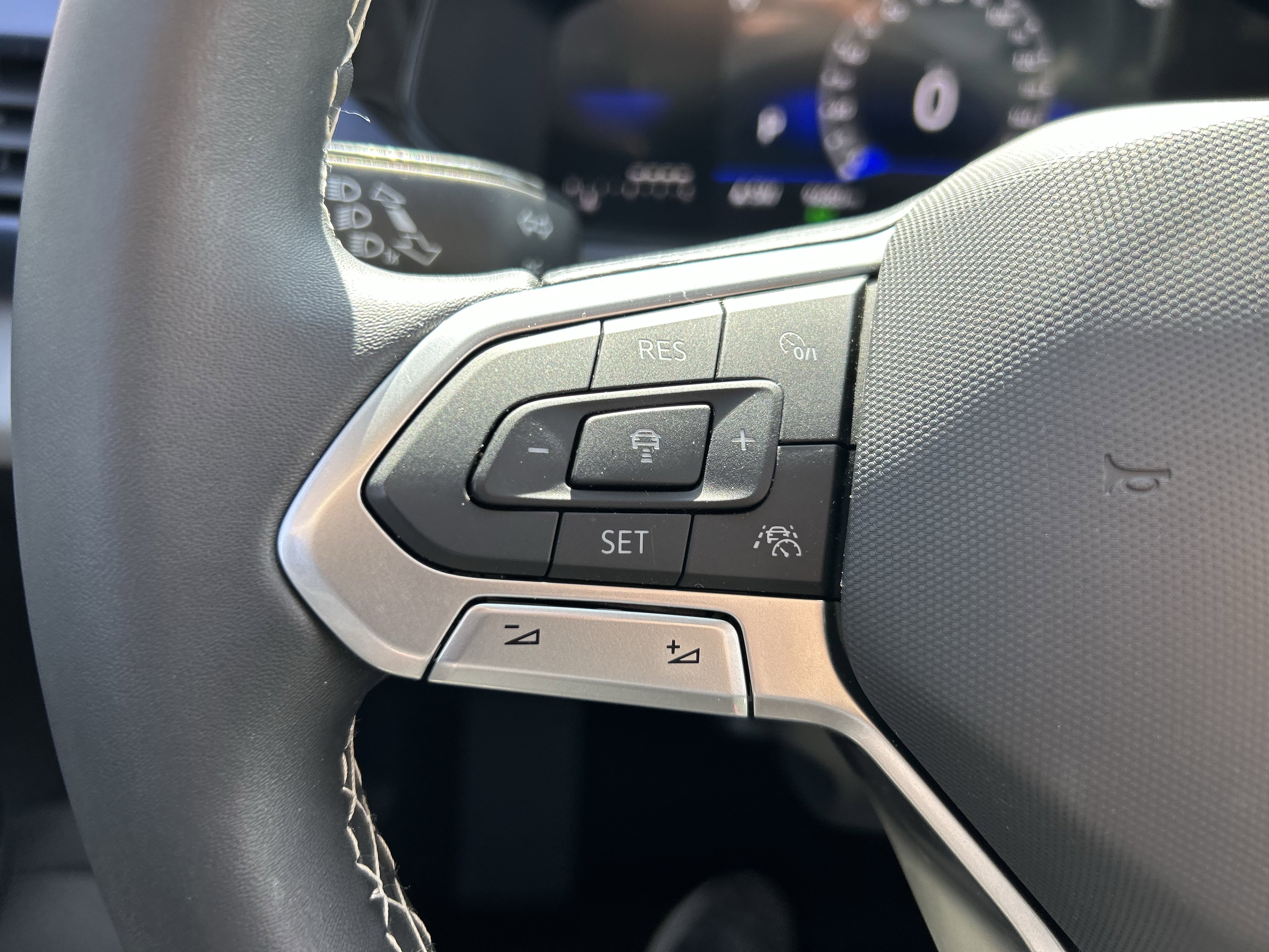 Certified 2023 Volkswagen Taos SE w/ Black Wheel Package image 18