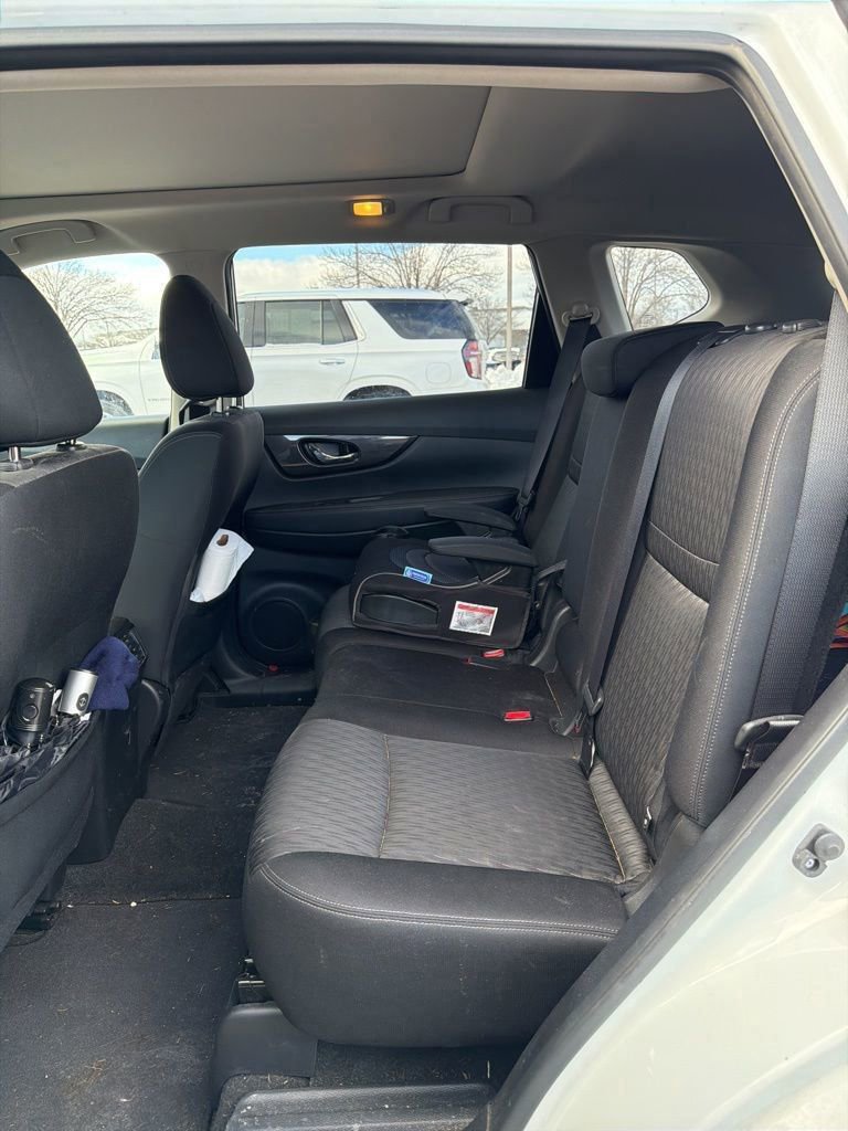 Used 2019 Nissan Rogue SV w/ Sun & Sound Touring Package image 6