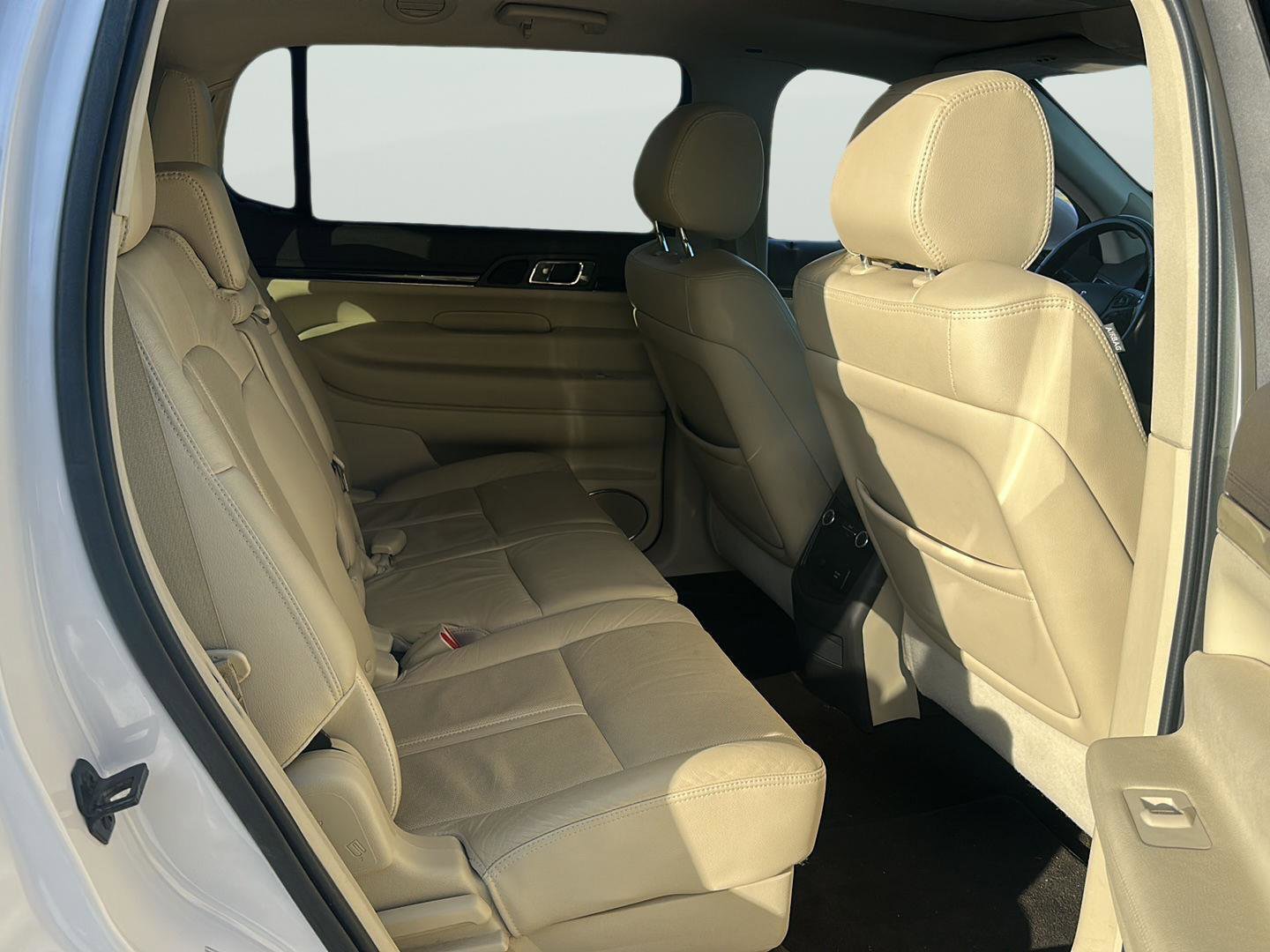 Used 2019 Lincoln MKT AWD image 11