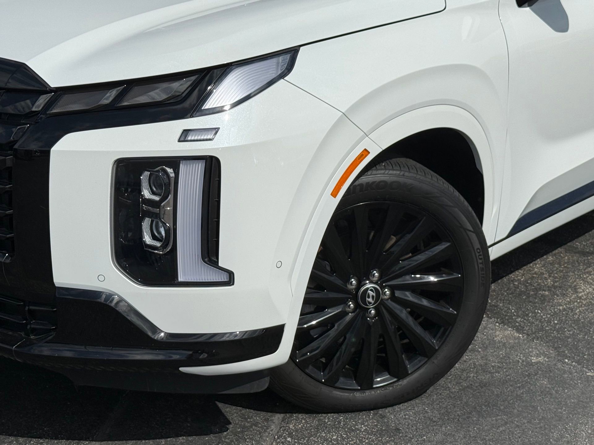 Used 2024 Hyundai Palisade Calligraphy AWD/4WD image 2