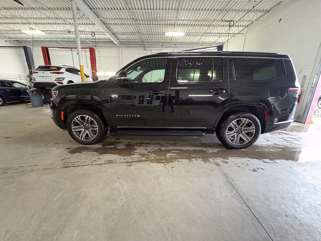 Used 2025 Jeep Wagoneer Series II w/ 8-Passenger Seating Package AWD/4WD image 6