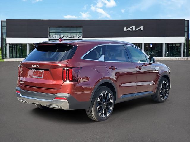 Certified 2025 Kia Sorento EX image 4