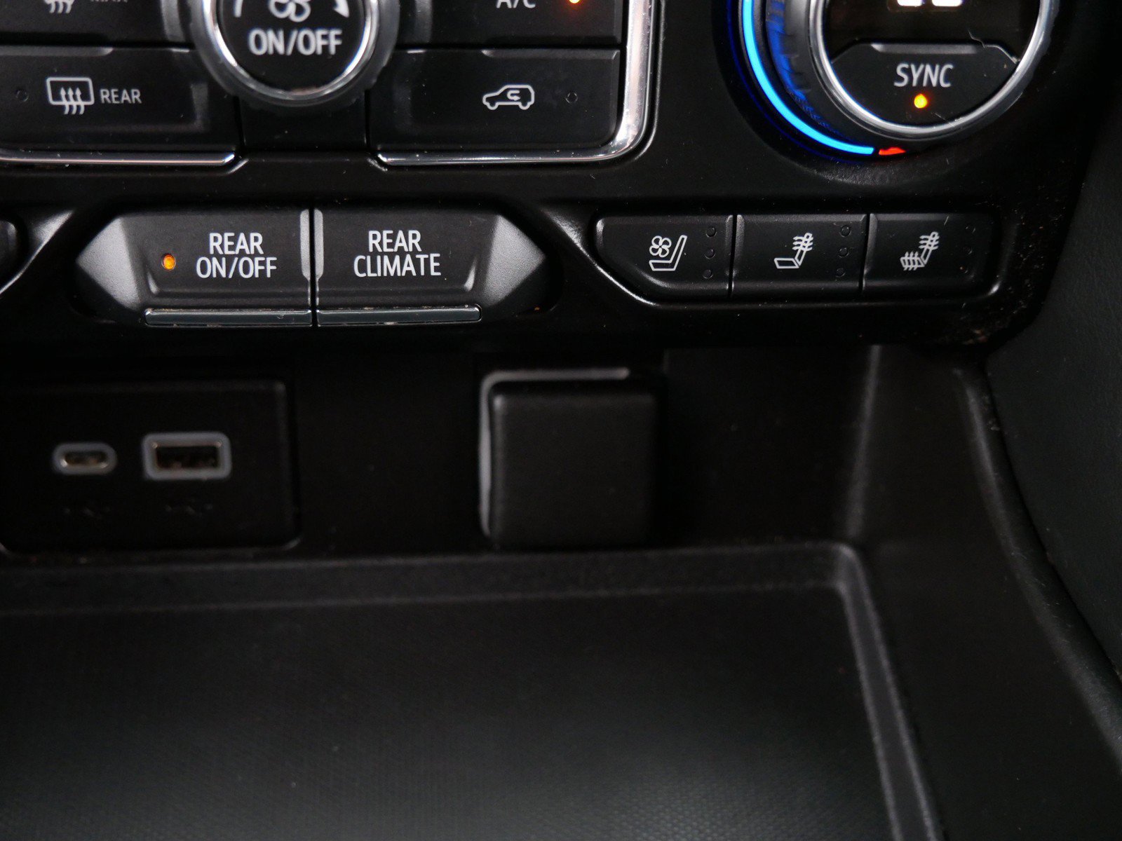 Used 2021 Chevrolet Tahoe Premier w/ Premium Package AWD/4WD image 25