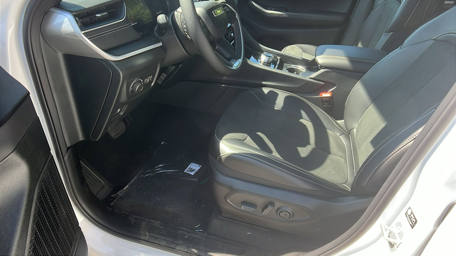 New 2025 Jeep Grand Cherokee 4WD image 17